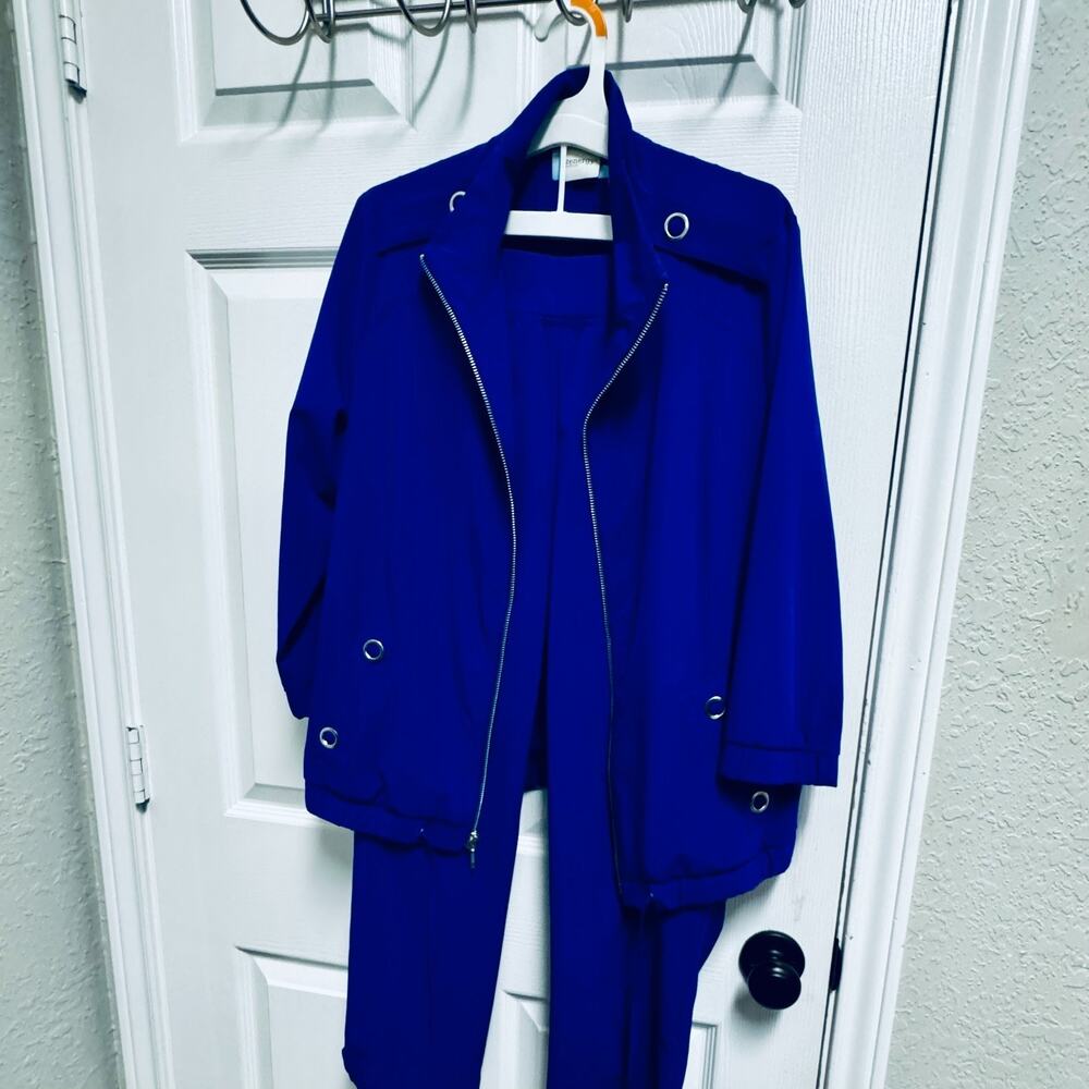 Chico's Zenergy Neema full seamer jacket and matching pant set, Size 1.